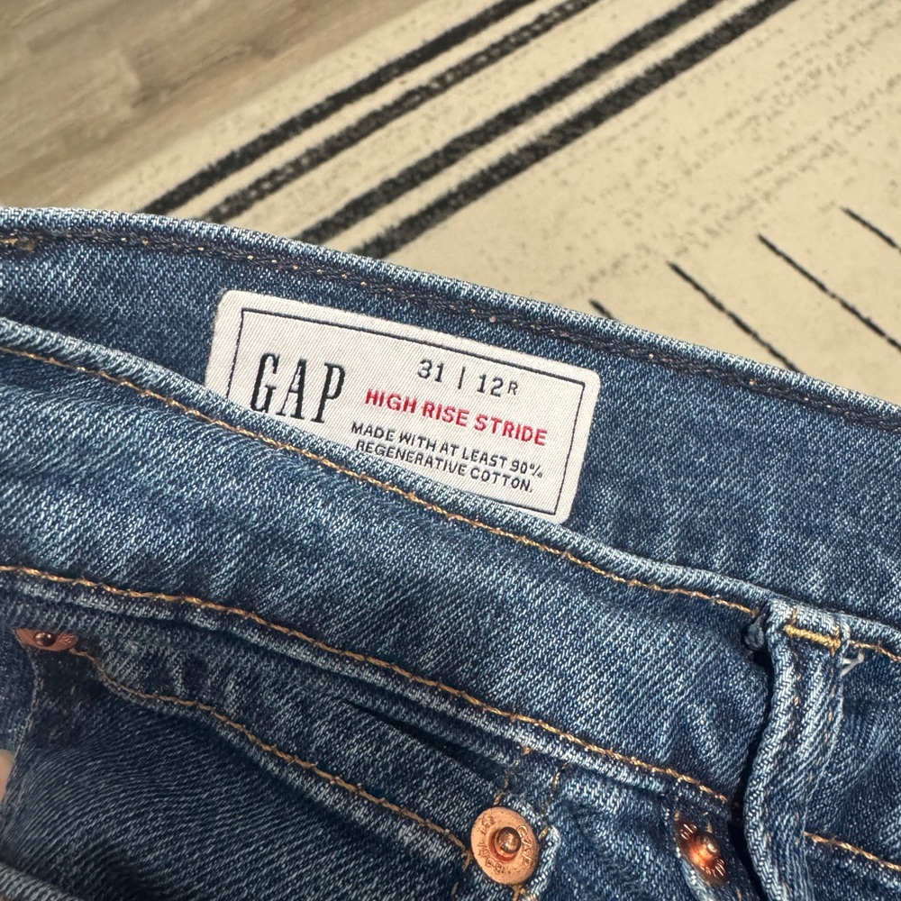 GAP High Rise Blue Jeans - Picture 2 of 3